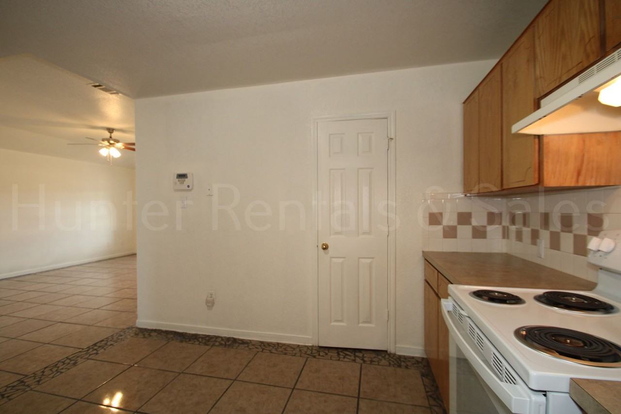 1518 Shoshoni Trl Unit B - Photo 7 of 24