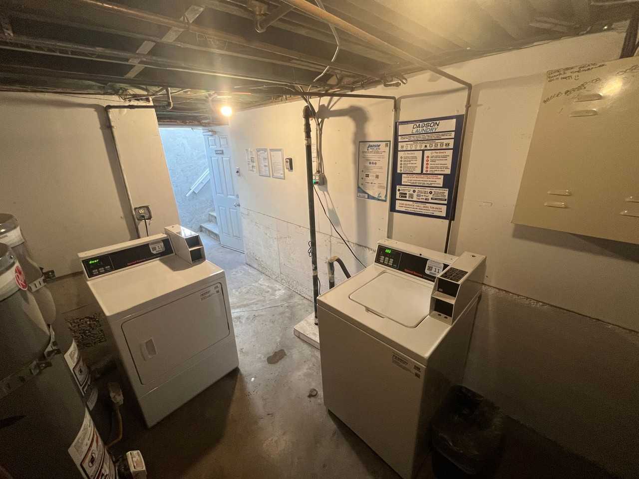 605 Kelton Ave - Photo 3 of 30