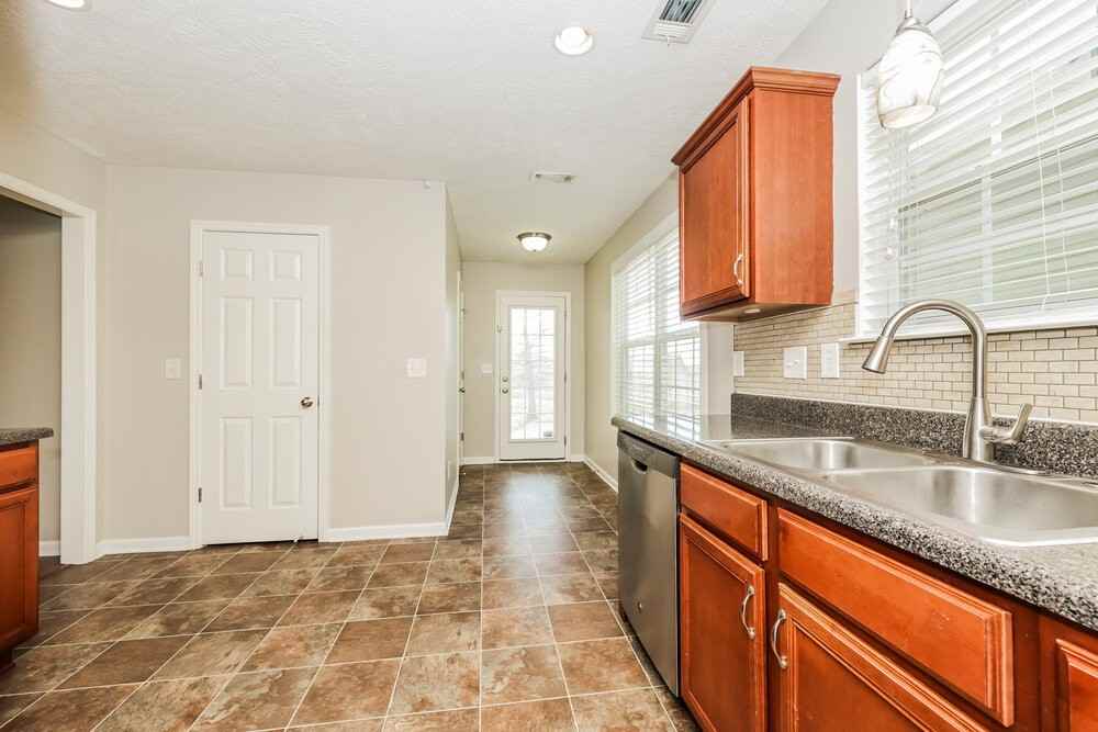 1416 Sprucedale Dr - Photo 7 of 17