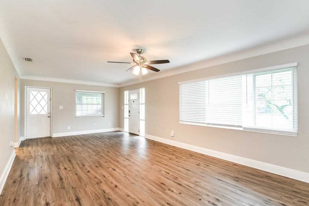 515 S Nekoma Ave - Photo 4 of 16
