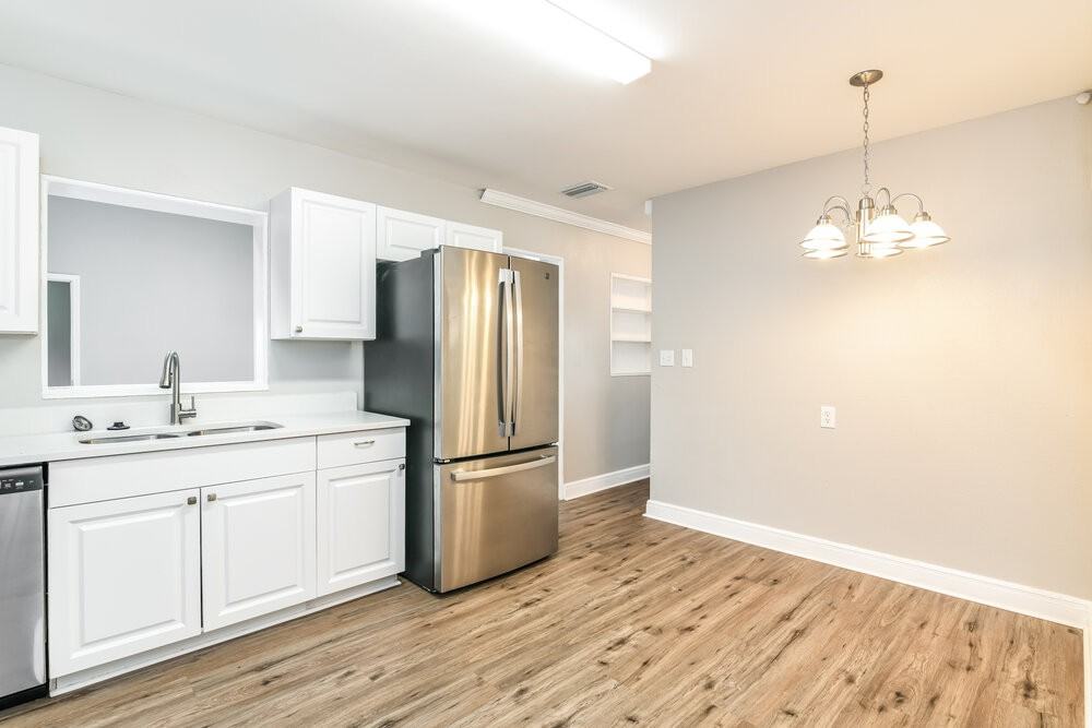 515 S Nekoma Ave - Photo 5 of 16