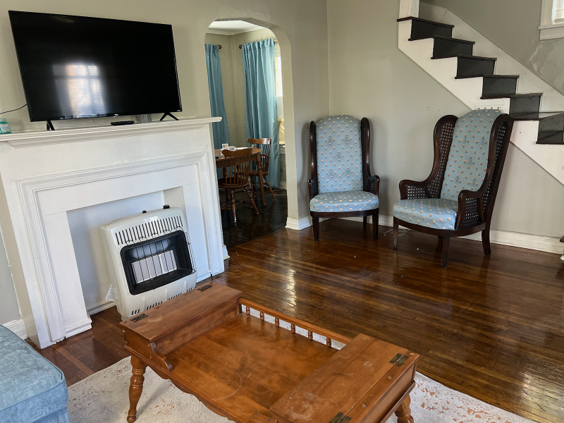 1140 S College Ave - Photo 2 of 17