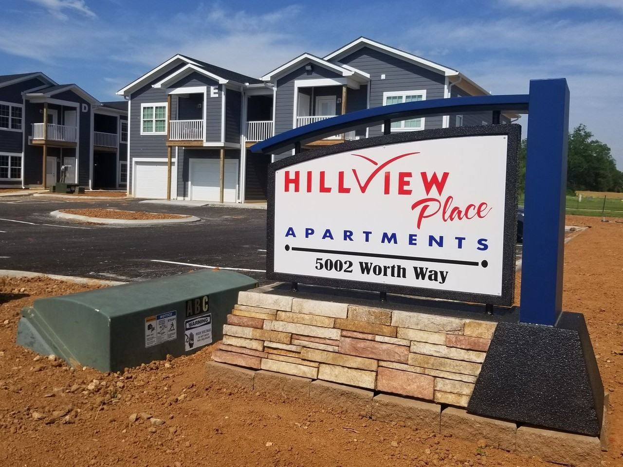 Hillview Place Apartments - Photo 2 of 8