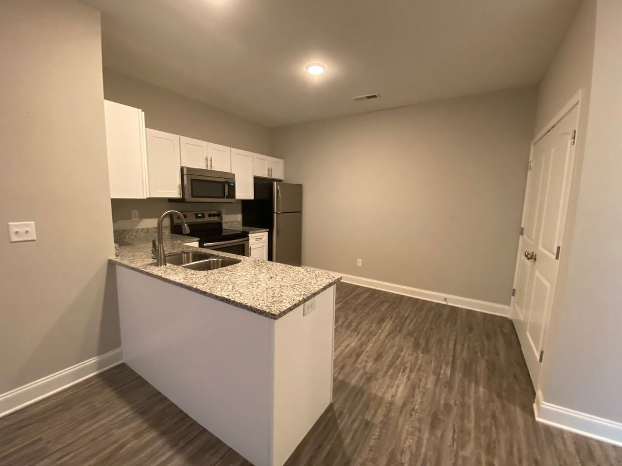 Hillview Place Apartments - Photo 4 of 8