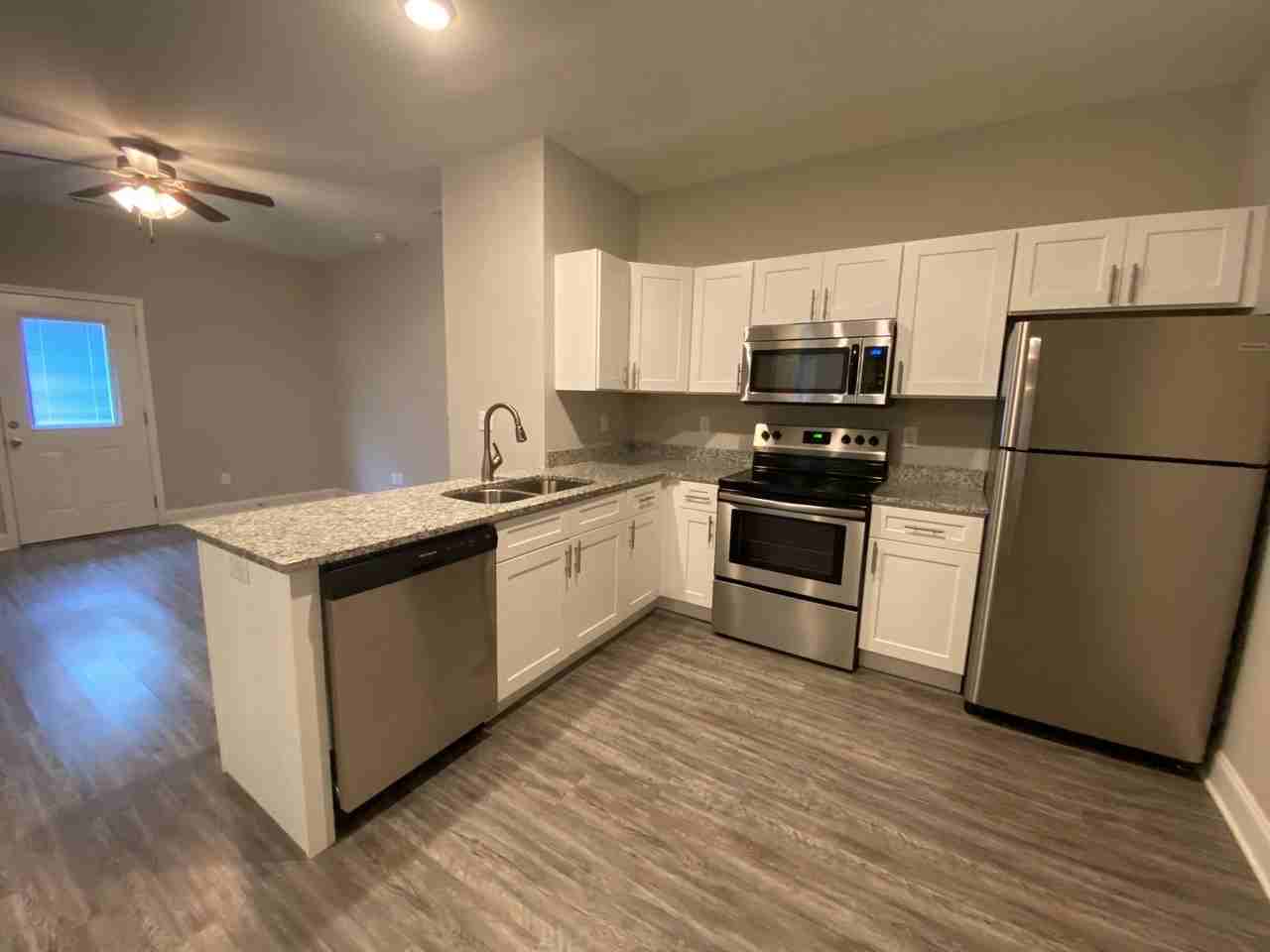 Hillview Place Apartments - Photo 5 of 8