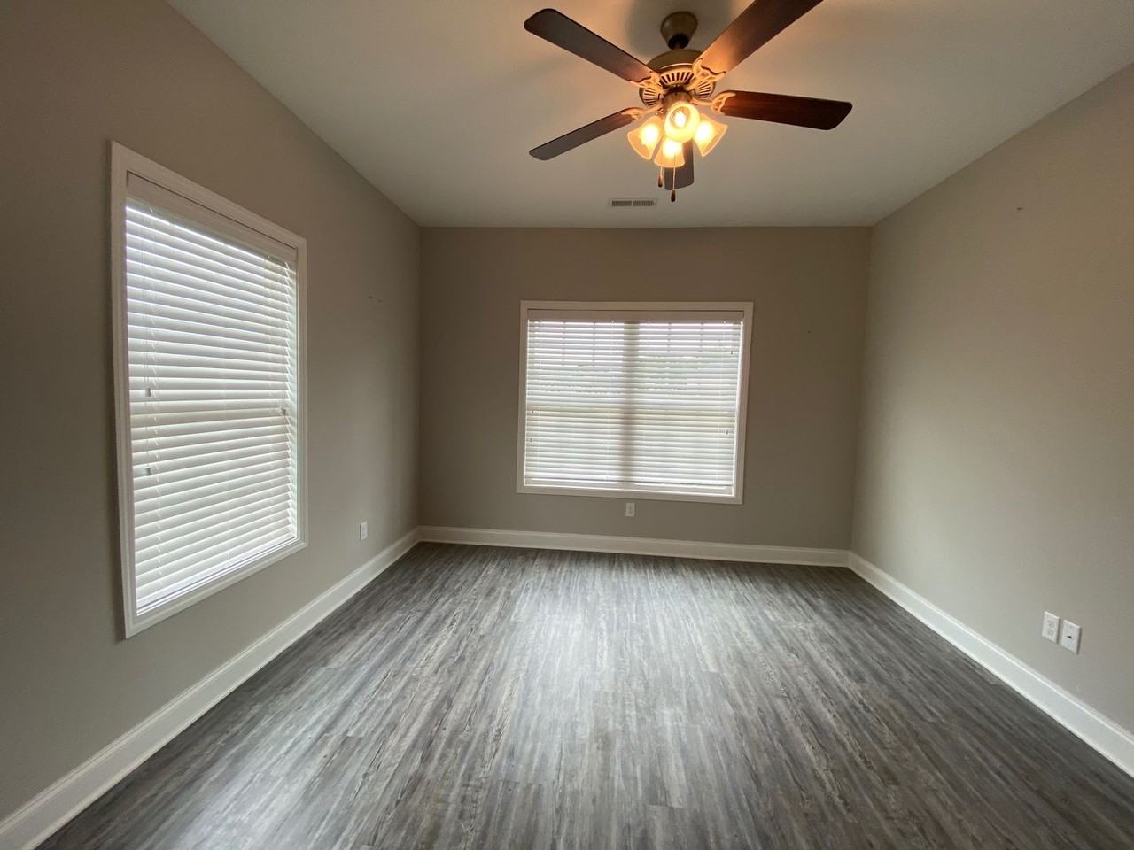 Hillview Place Apartments - Photo 6 of 8