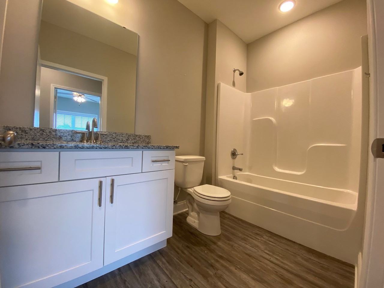 Hillview Place Apartments - Photo 7 of 8