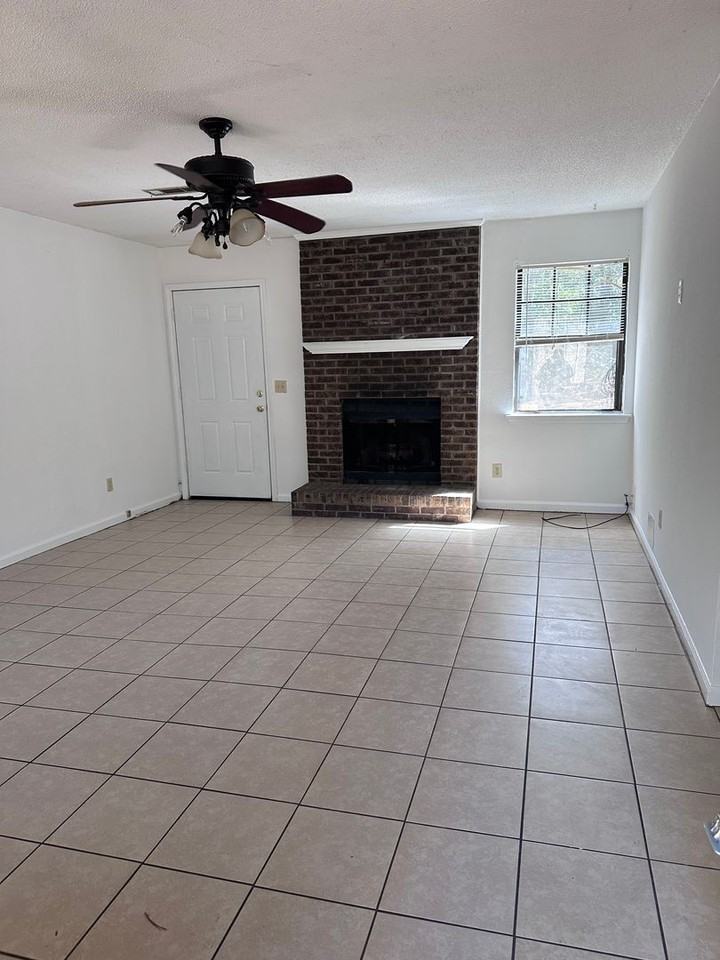 222 Myrtle St - Photo 2 of 11