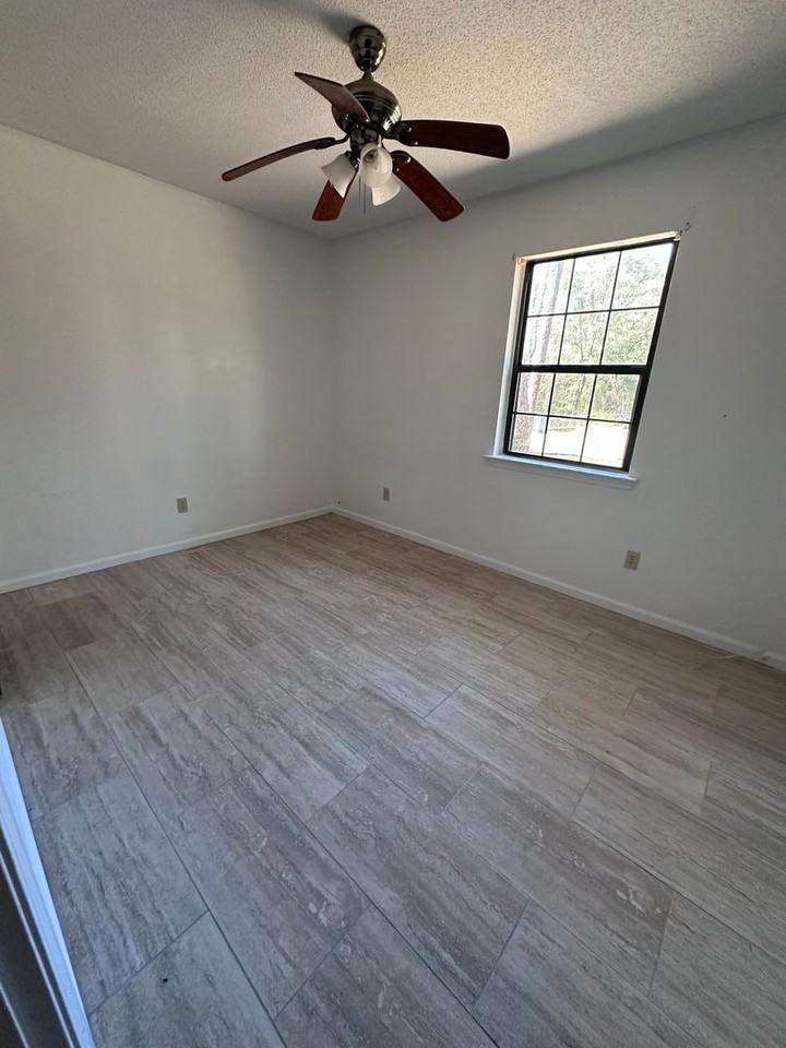 222 Myrtle St - Photo 5 of 11