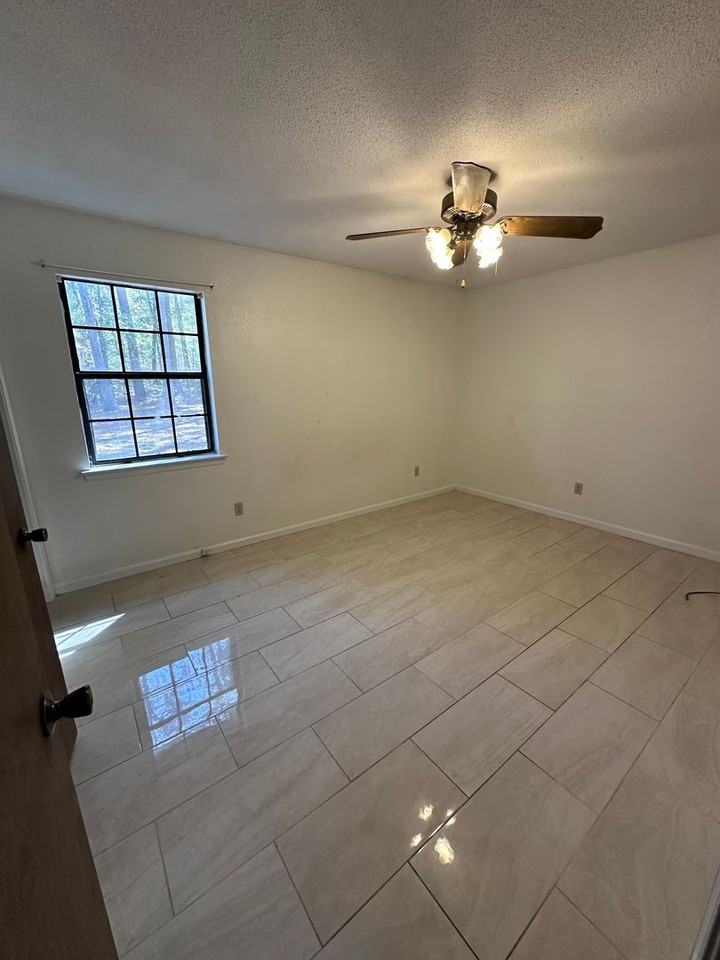 222 Myrtle St - Photo 6 of 11