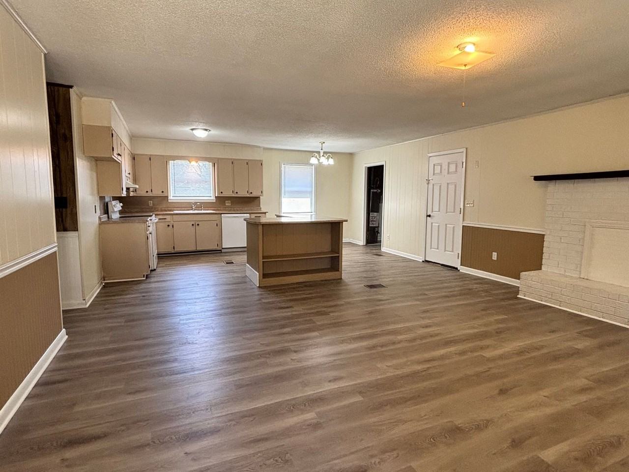 203 Beth St - Photo 2 of 14