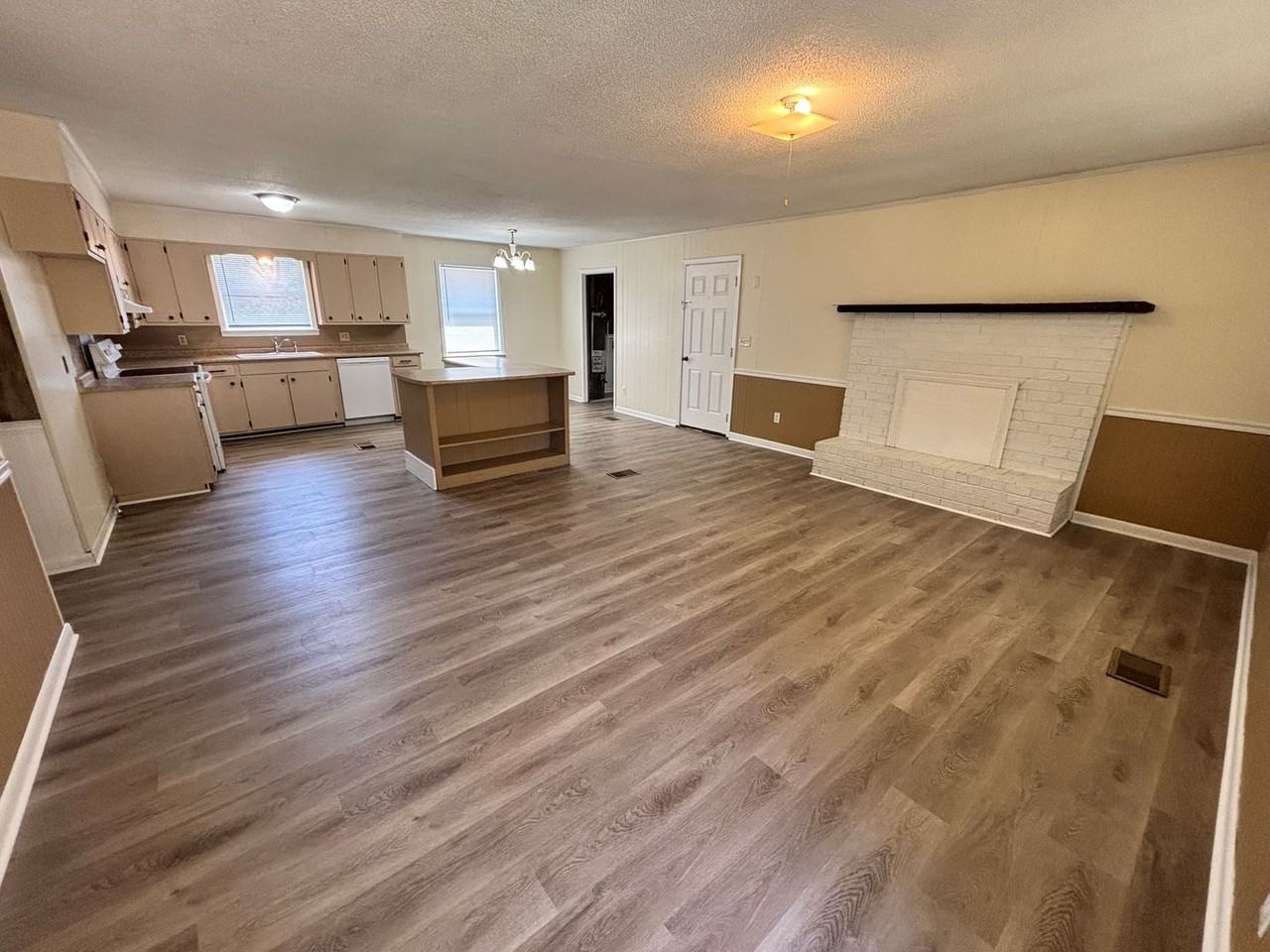 203 Beth St - Photo 3 of 14