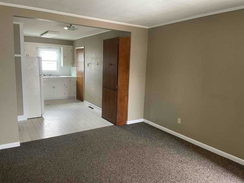 104 8th Ave Sw - Photo 3 of 11