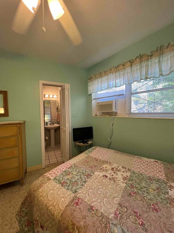 2102 Staples Ave - Photo 2 of 5