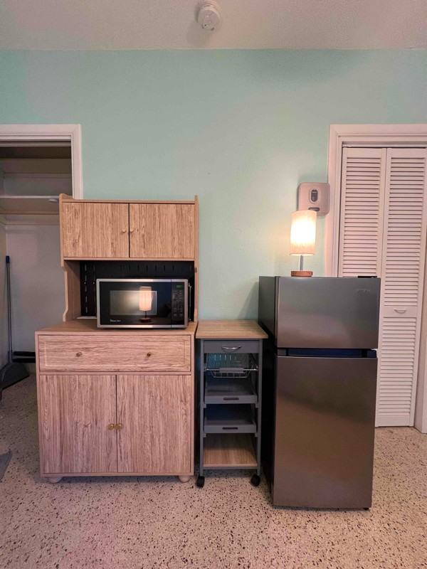 2102 Staples Ave - Photo 3 of 5