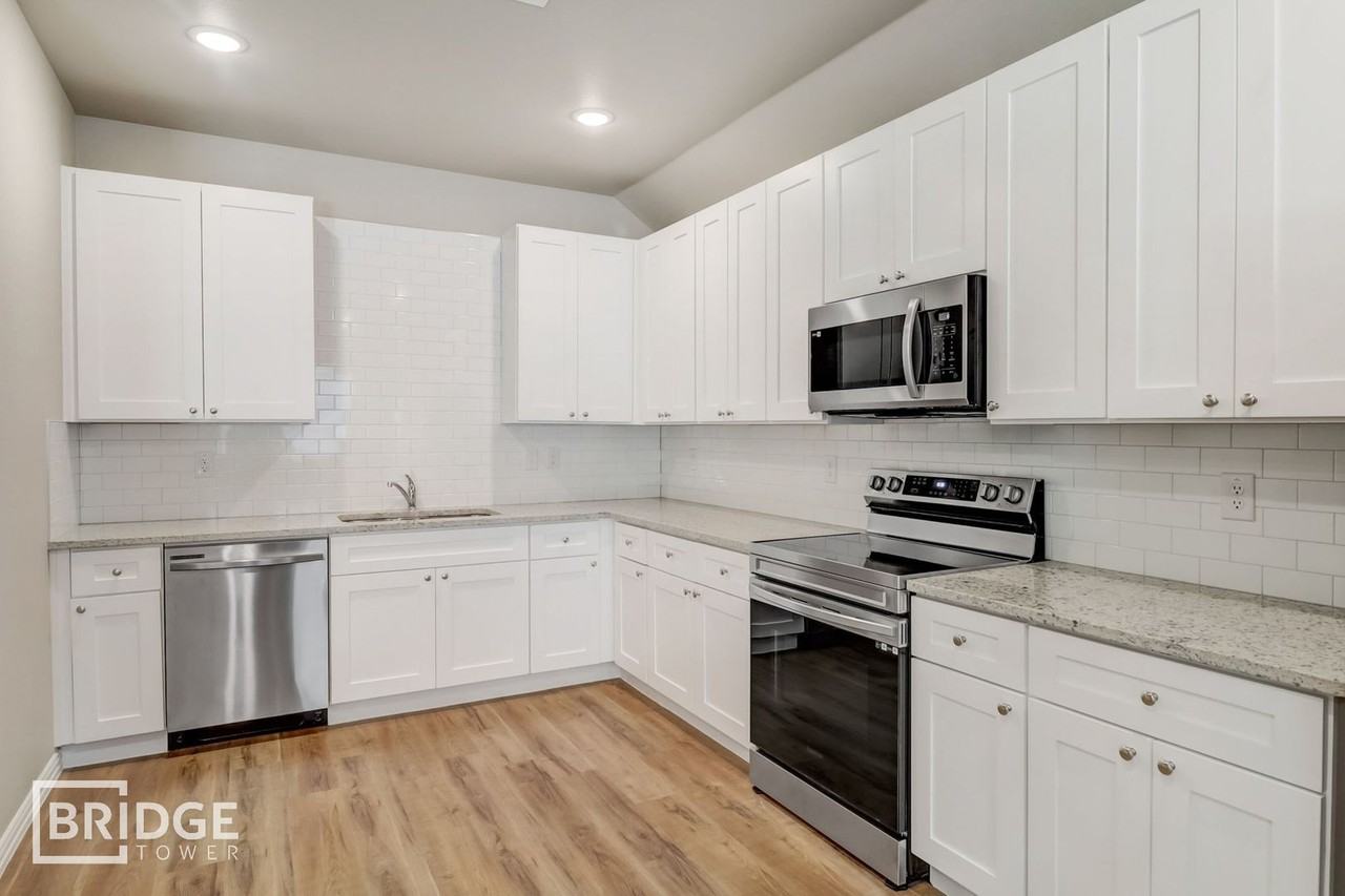 1008 E Golden Ln - Photo 4 of 13