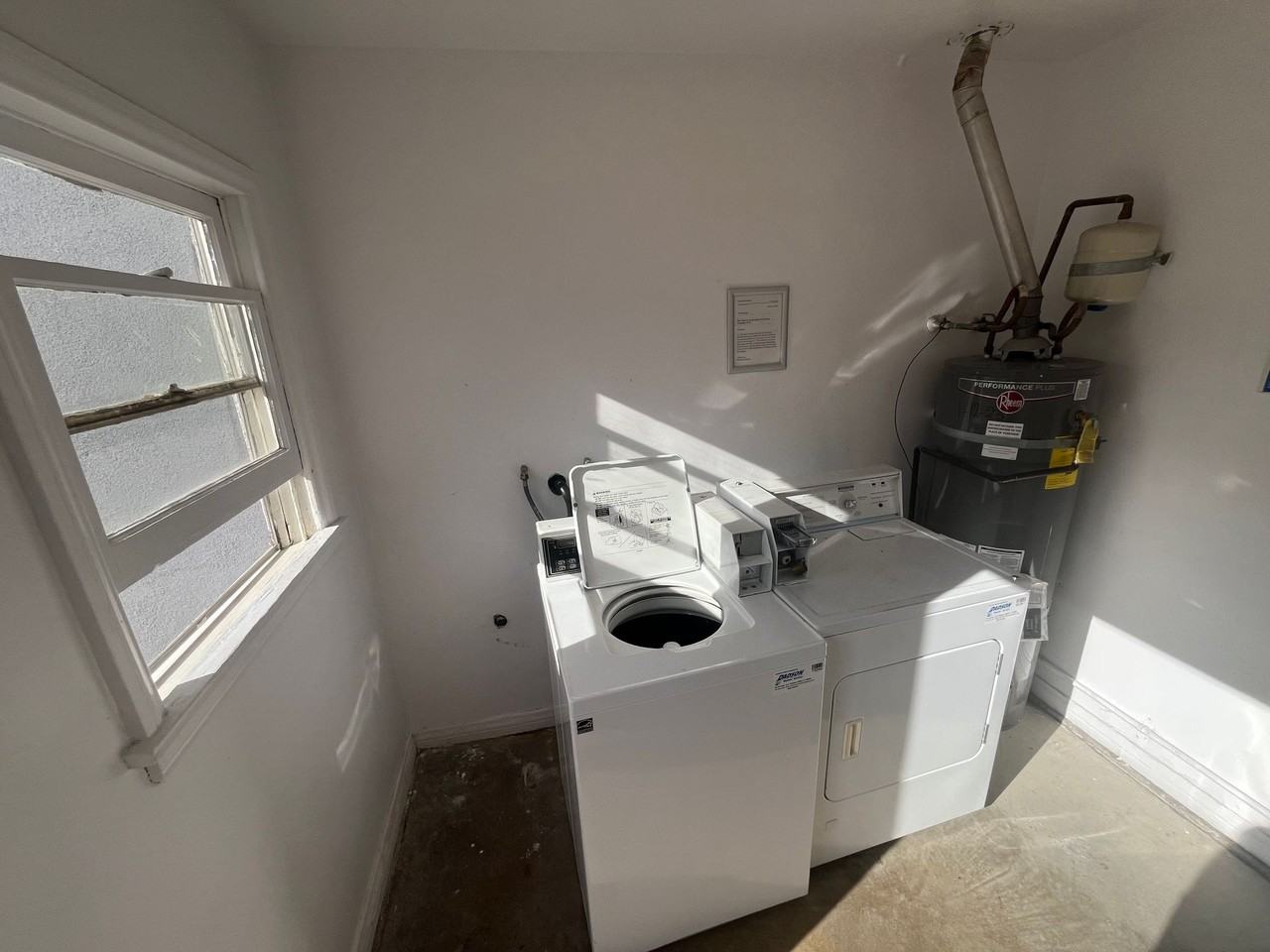 410 Veteran Avenue - Photo 3 of 23