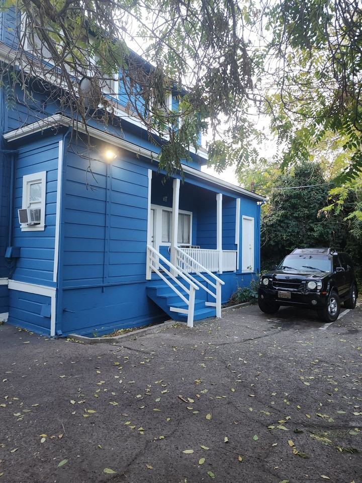 215 Semple Street - Photo 5 of 6
