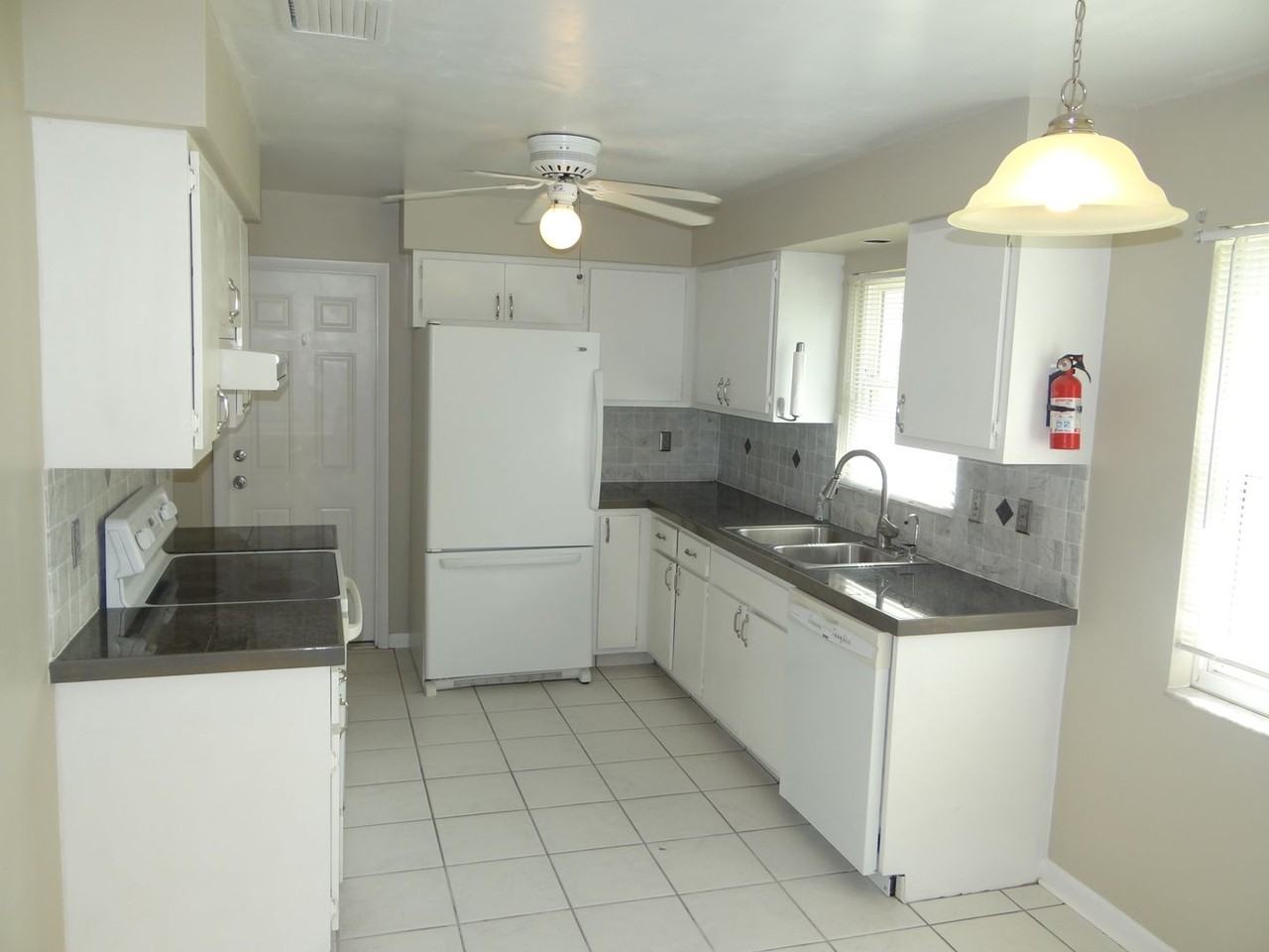 1020 San Salvador Dr - Photo 4 of 23