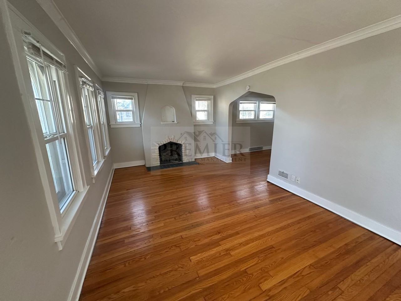 925 E 76th Ter - Photo 2 of 22