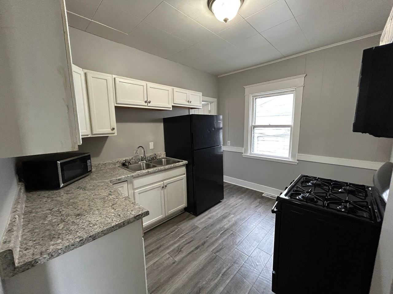 610 28th St - Photo 6 of 26