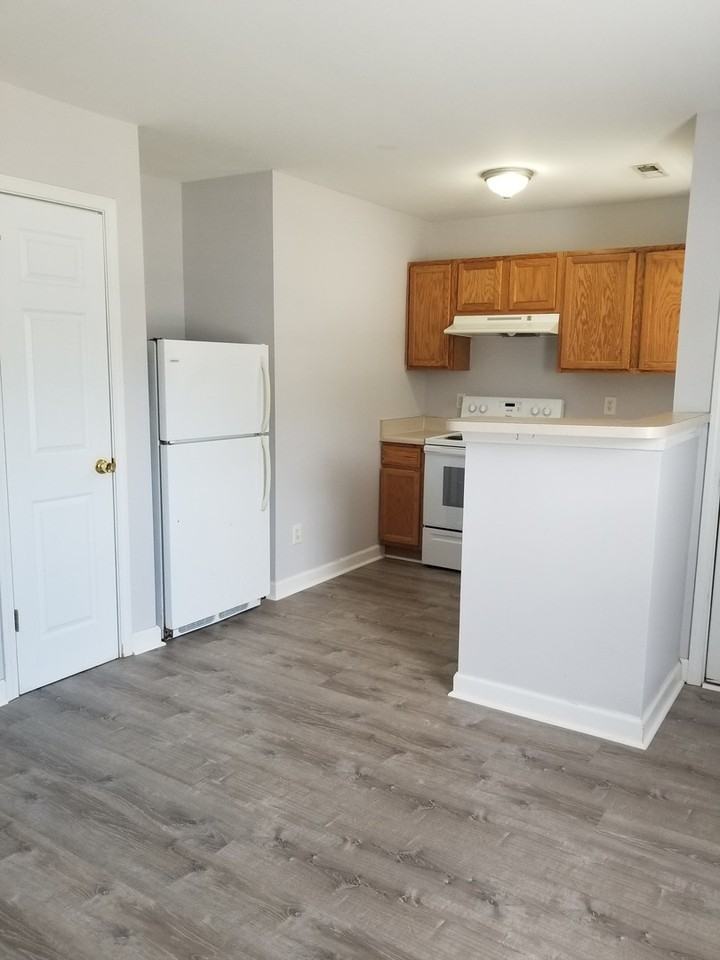 65 Coats Cir - Photo 4 of 8