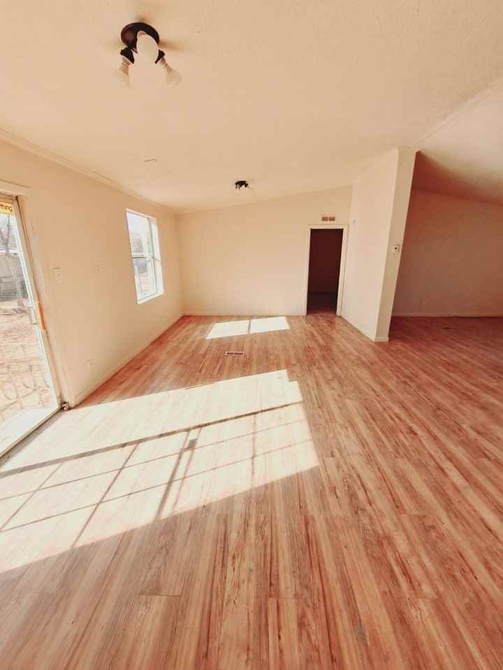 145 Noble Ln - Photo 3 of 33