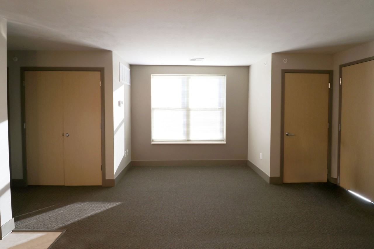 Capitol Rows - Photo 3 of 38