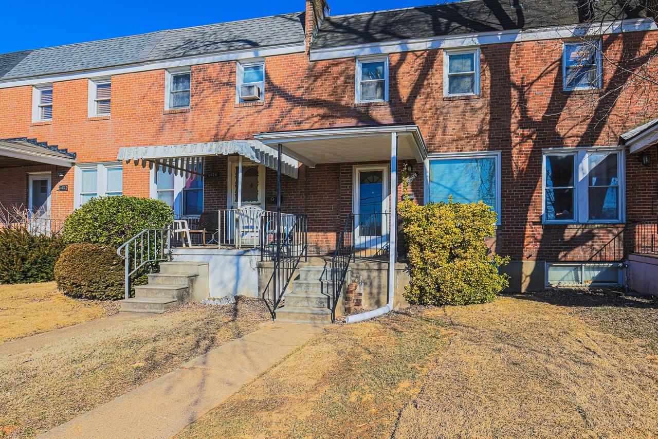 6426 Odonnell St - Photo 6 of 40