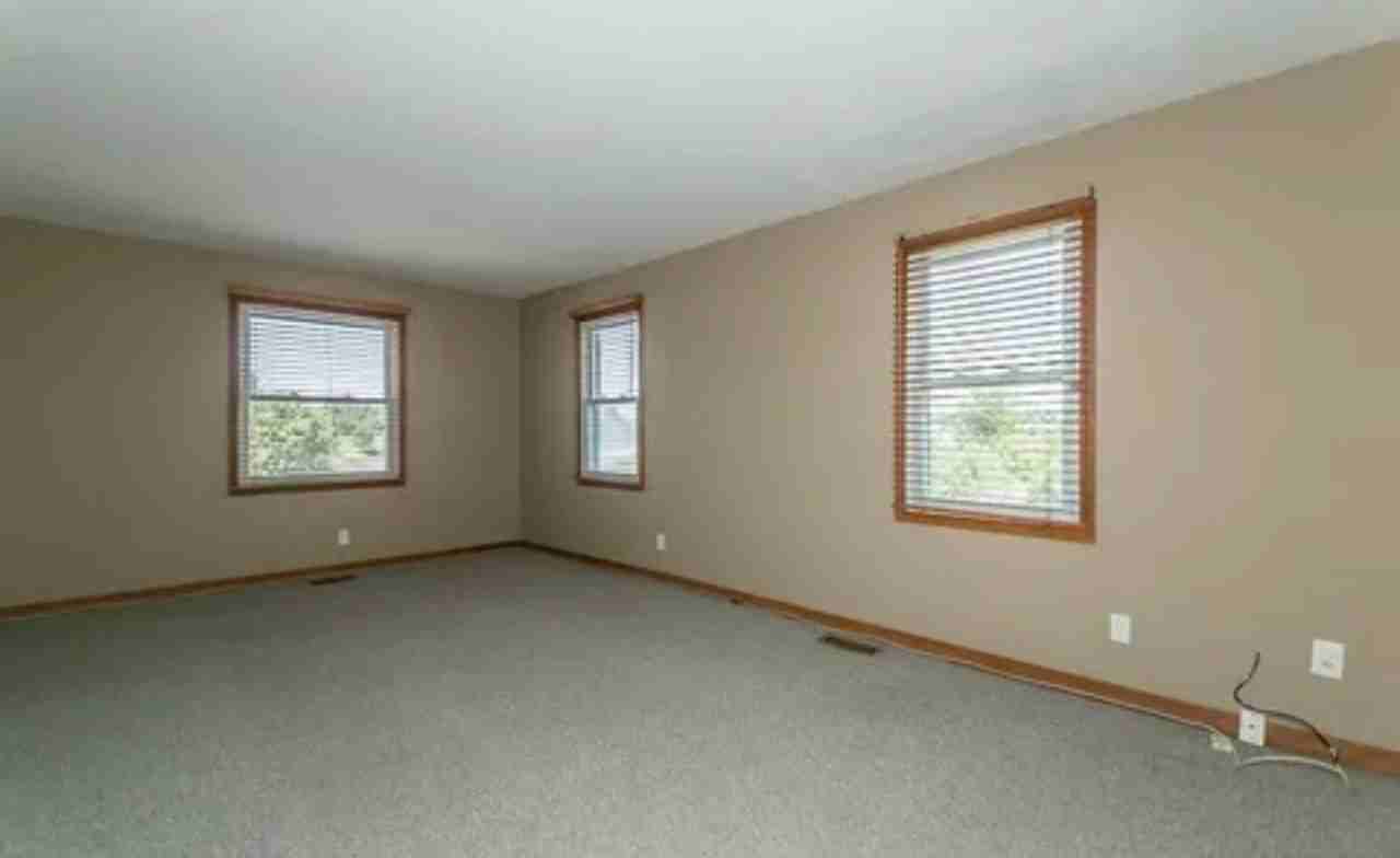 5836 Tiffany Ct - Photo 3 of 12