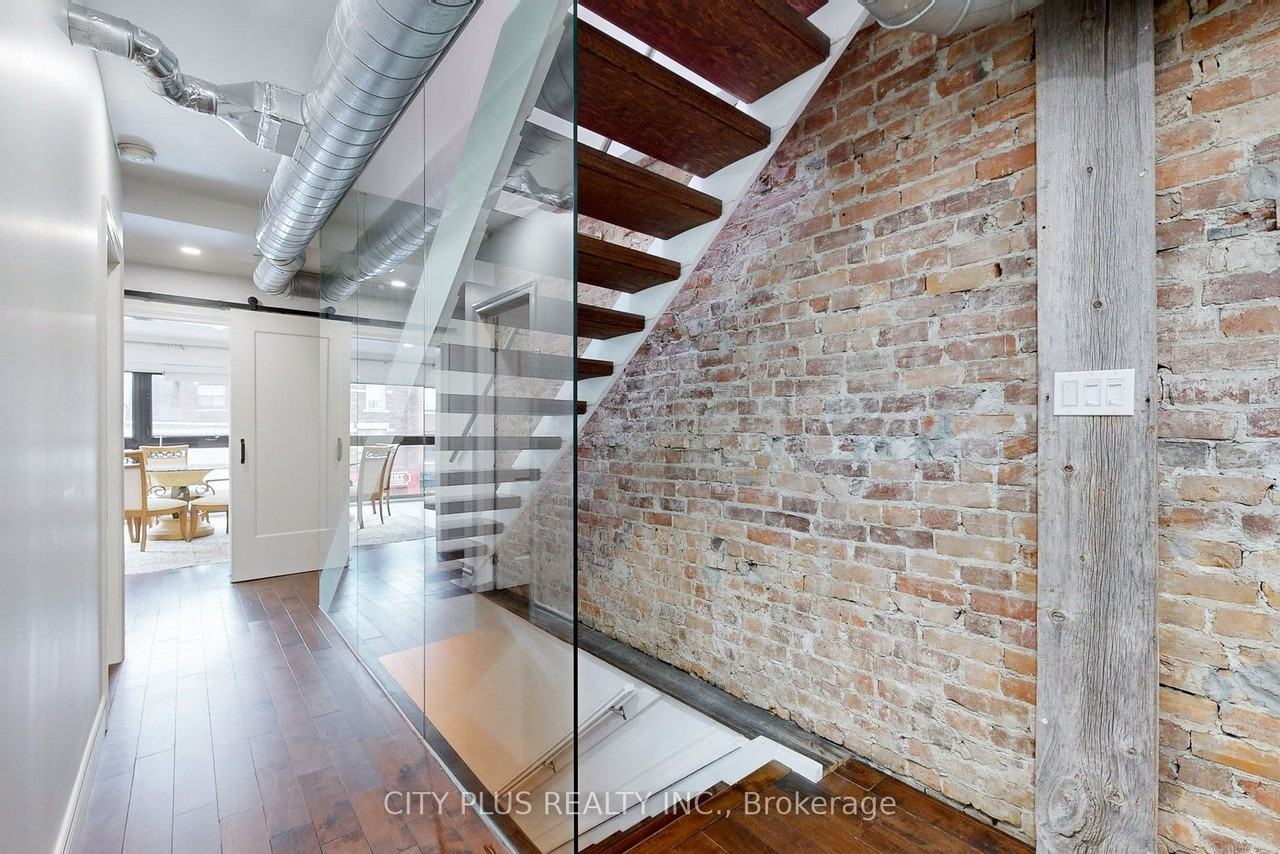 704 Bloor Street West - Photo 3 of 37