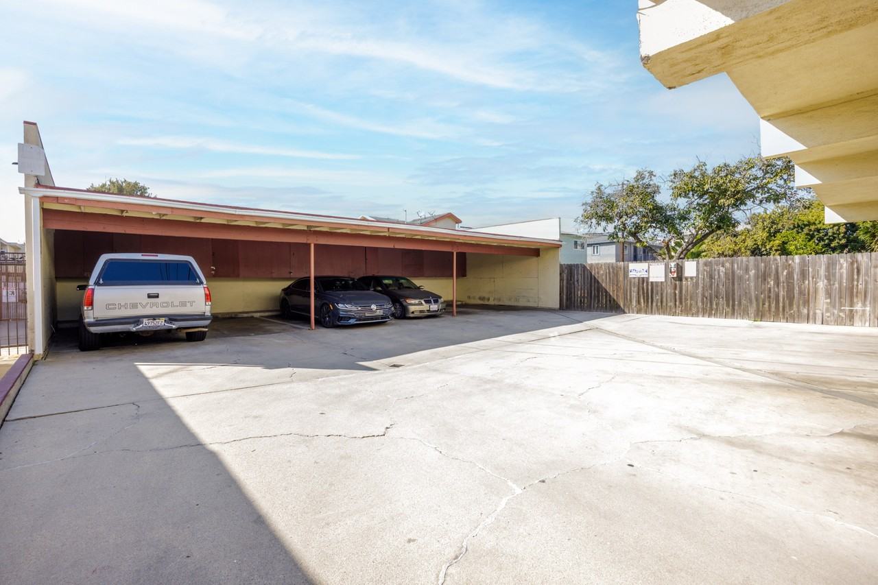 Cesar Manor - Photo 5 of 19