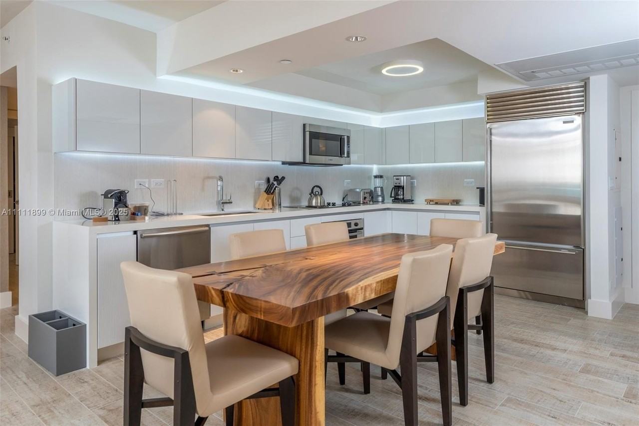 102 24th St #1015 - Photo 2 of 20