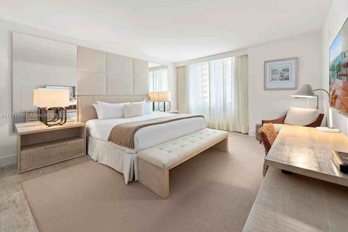 102 24th St #1015 - Photo 3 of 20