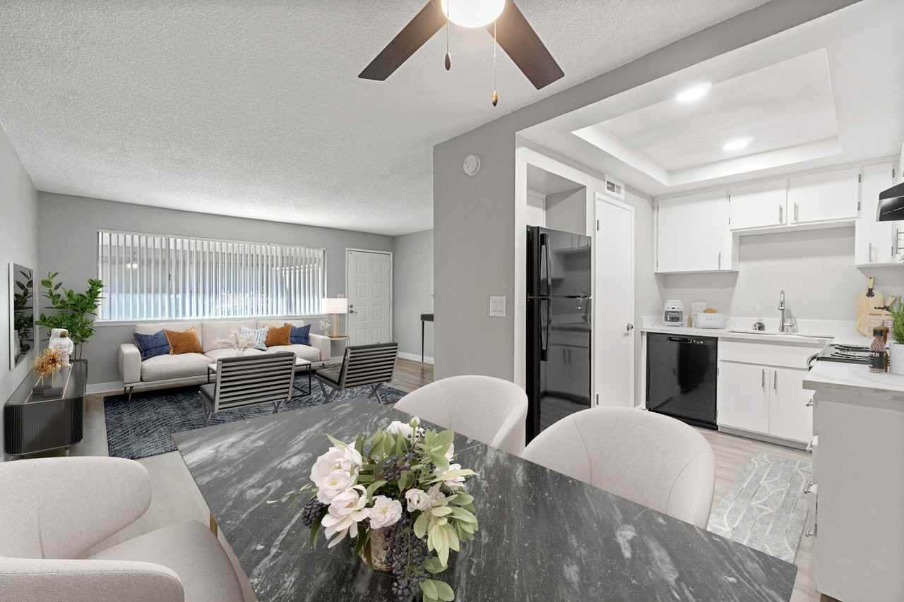 Monte Vista Apartments - Photo 3 of 15