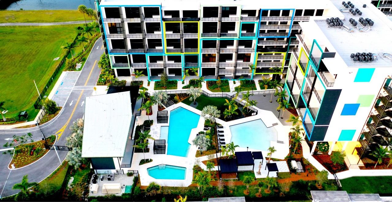 Pixl - Photo 2 of 52