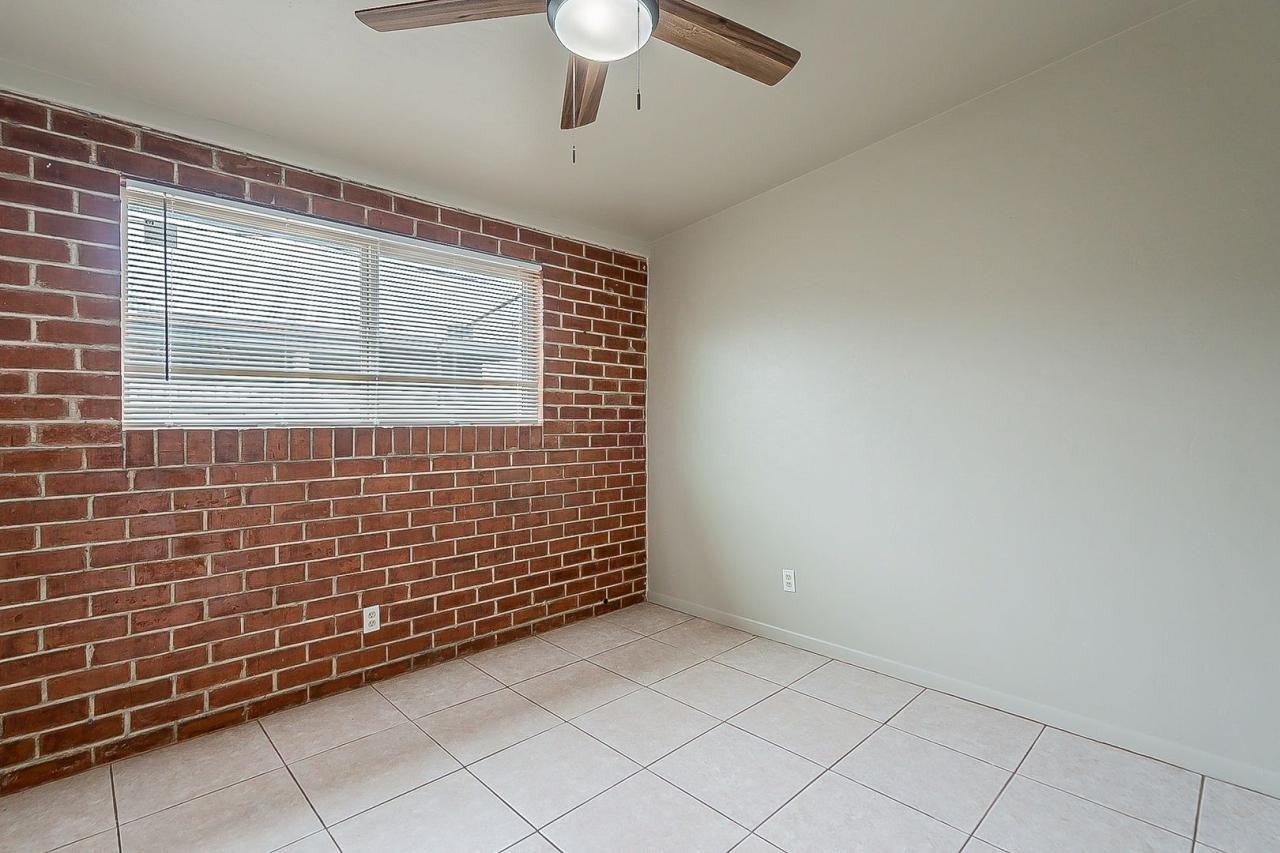 1329 East Adams Street - Photo 3 of 5
