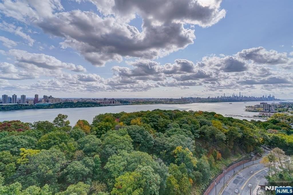 69 Main St - Photo 4 of 13