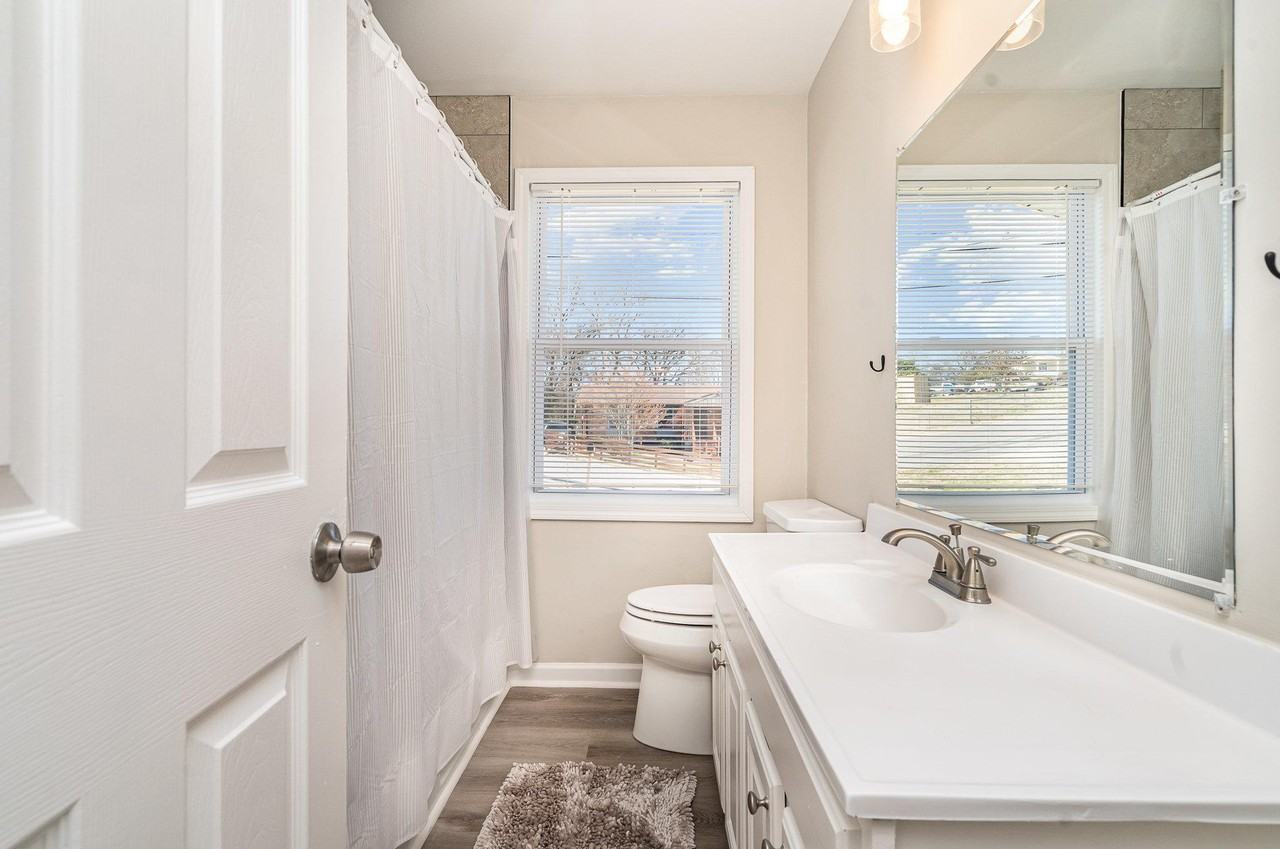 North Avondale Circle - Photo 2 of 8