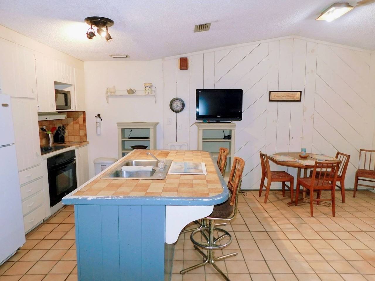 1 East Ln - Photo 3 of 29