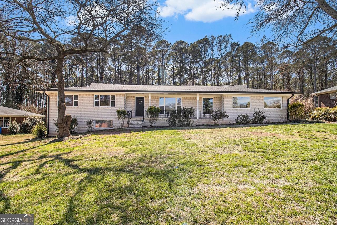 5583 Prince Phillip Way - Photo 3 of 36