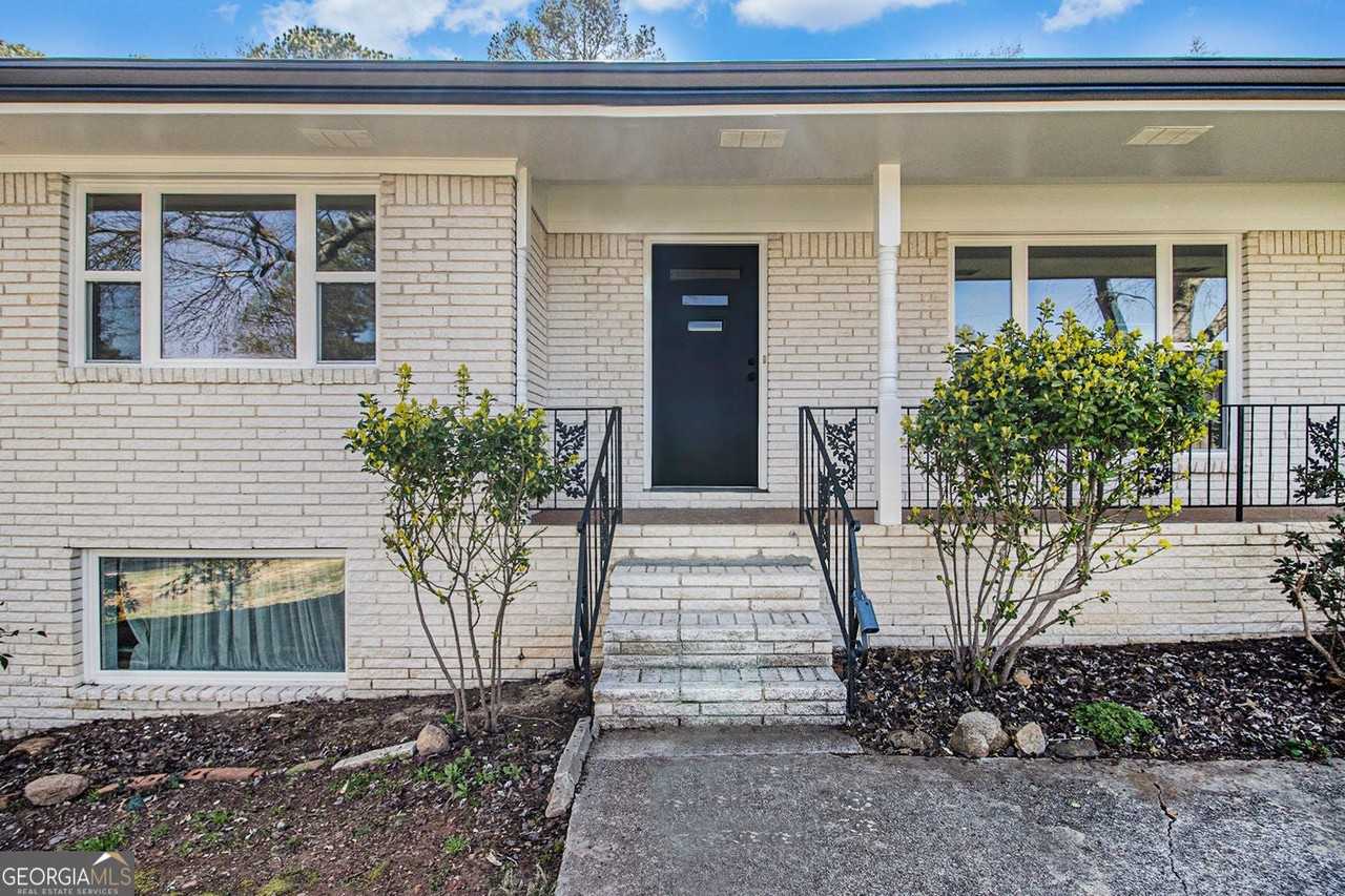 5583 Prince Phillip Way - Photo 6 of 36