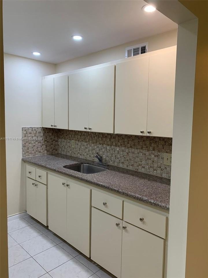 1401 Sw 135th Ter Apt 212h - Photo 4 of 24