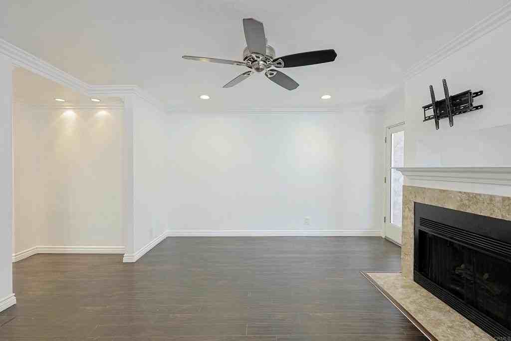 3775 Boundary St - Photo 4 of 27