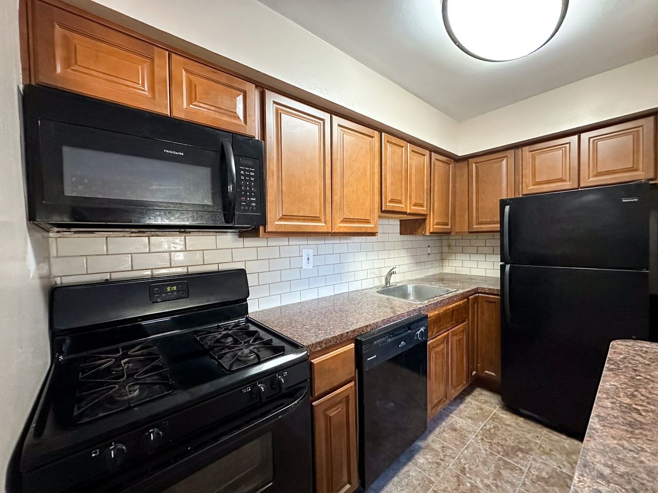 Donna Ann Apartments - Photo 7 of 10