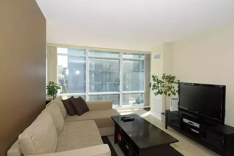 25 Telegram Mews #302