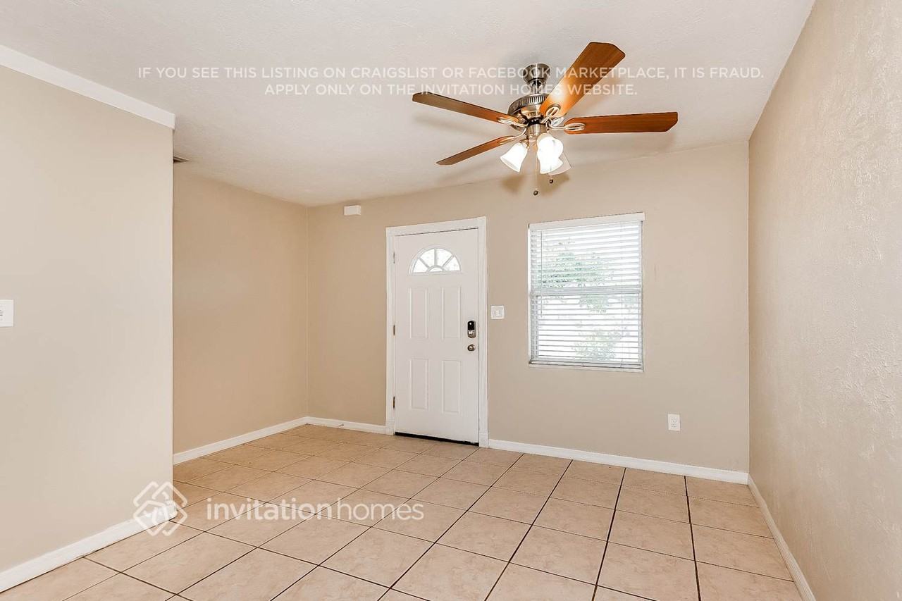 1713 Roslyn Ave - Photo 3 of 17