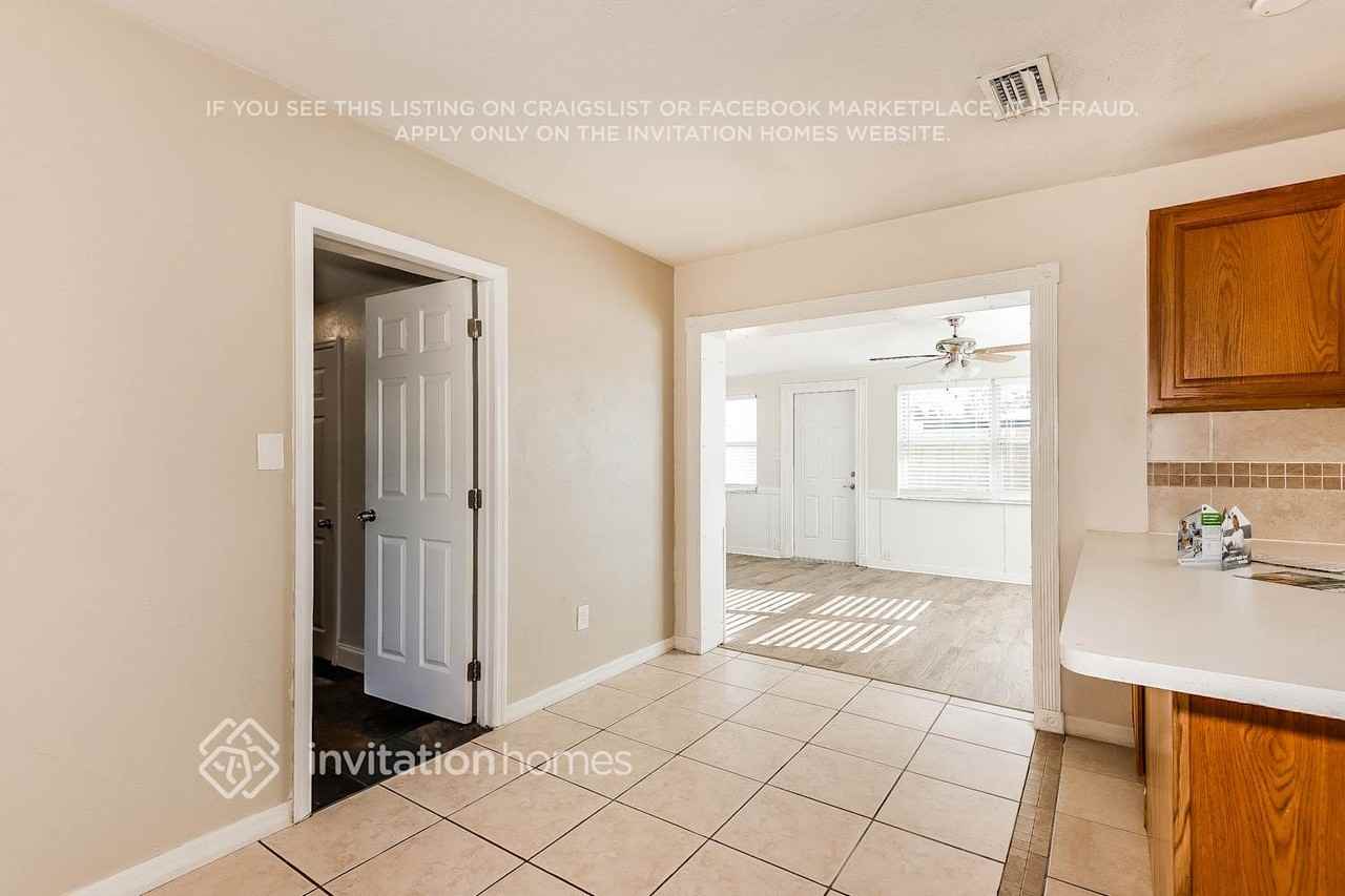 1713 Roslyn Ave - Photo 4 of 17