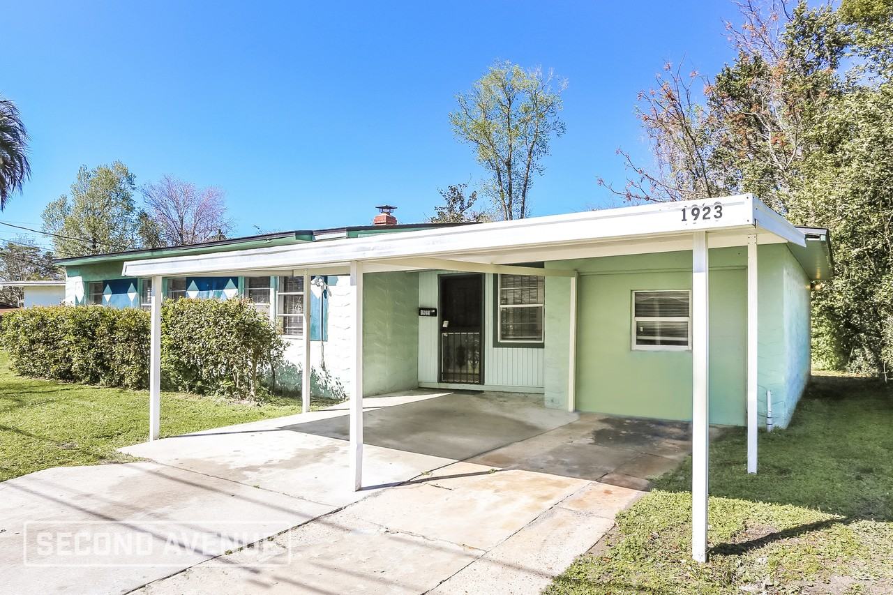 1923 Forest Hills Rd - Photo 2 of 28