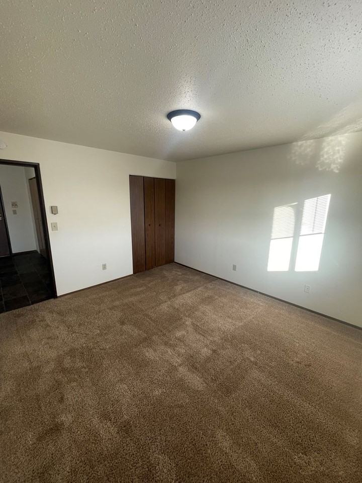 Summerset Apartments - Photo 4 of 11